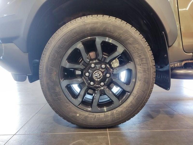 Toyota Hilux 2.8 D-4D A/T 4WD 48V 4 porte Double Cab Invincible