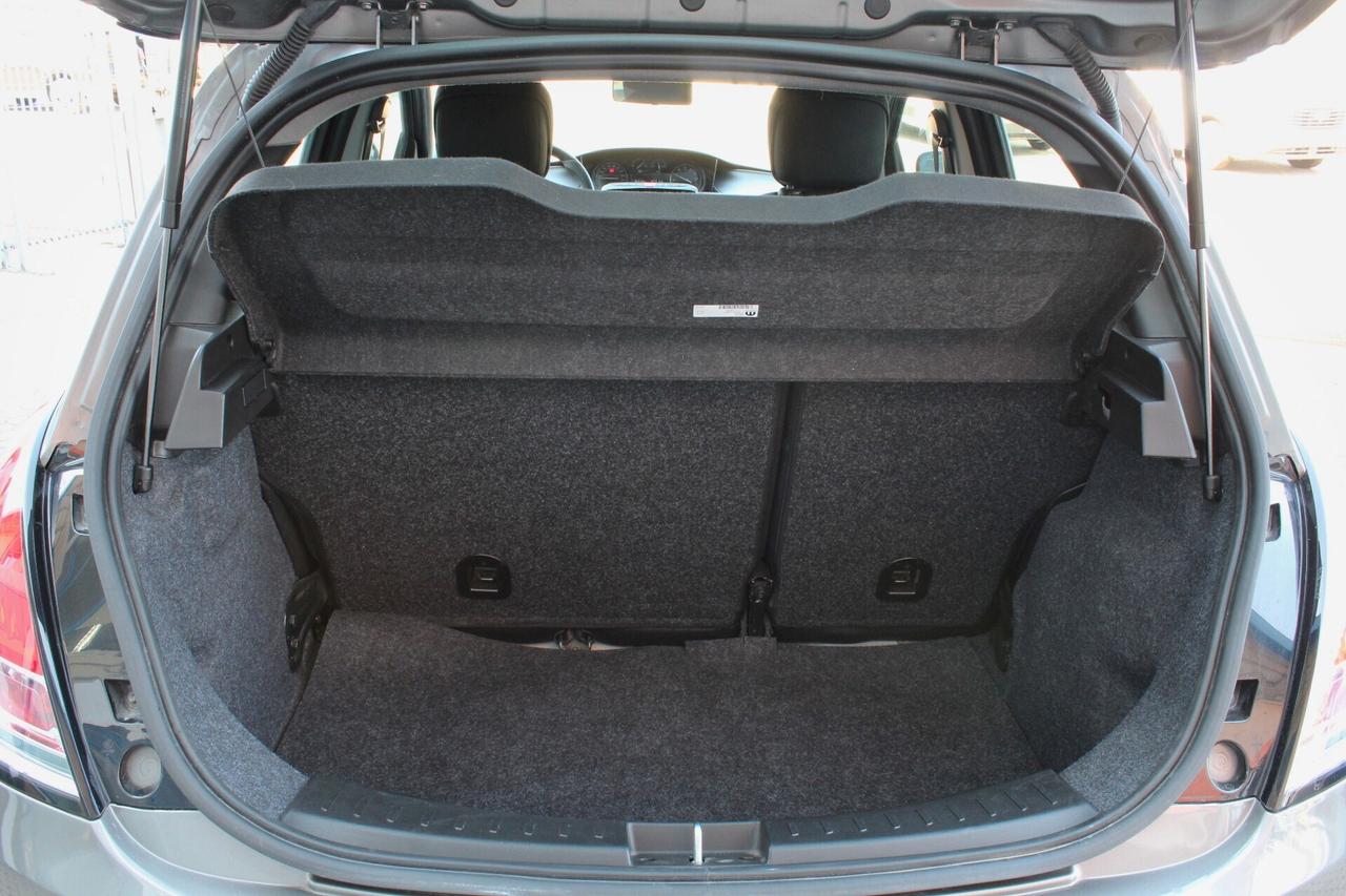 Lancia Ypsilon 1.0 FireFly 5 porte S&S Hybrid Platino-OK NEOPATENTATI
