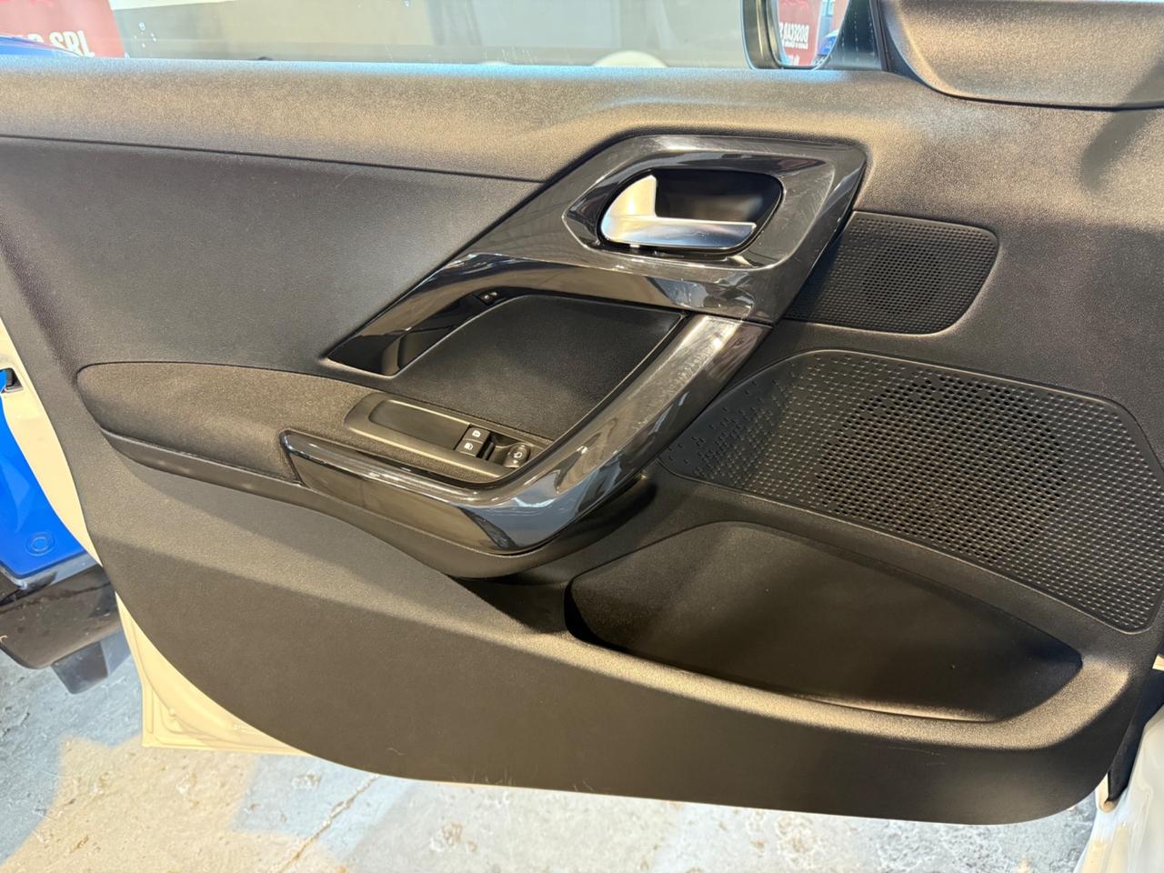 Peugeot 208 1.4 HDi 68 CV 5 porte Active UNICOPROP CINGHIA FATTA