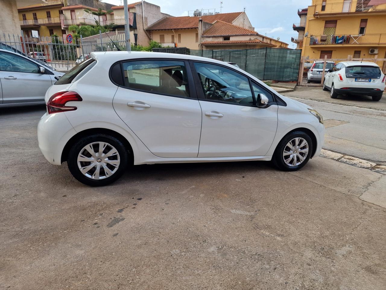 Peugeot 208 BlueHDi 75 5 porte Allure