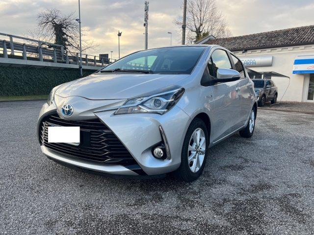 TOYOTA Yaris 1.5 Hybrid 5 porte lounge con interno in pelle.