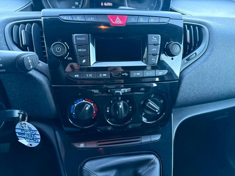 Lancia Ypsilon 5 Porte 1.0 hybrid Gold s&s 70cv ADATTA NEOPATENTATI