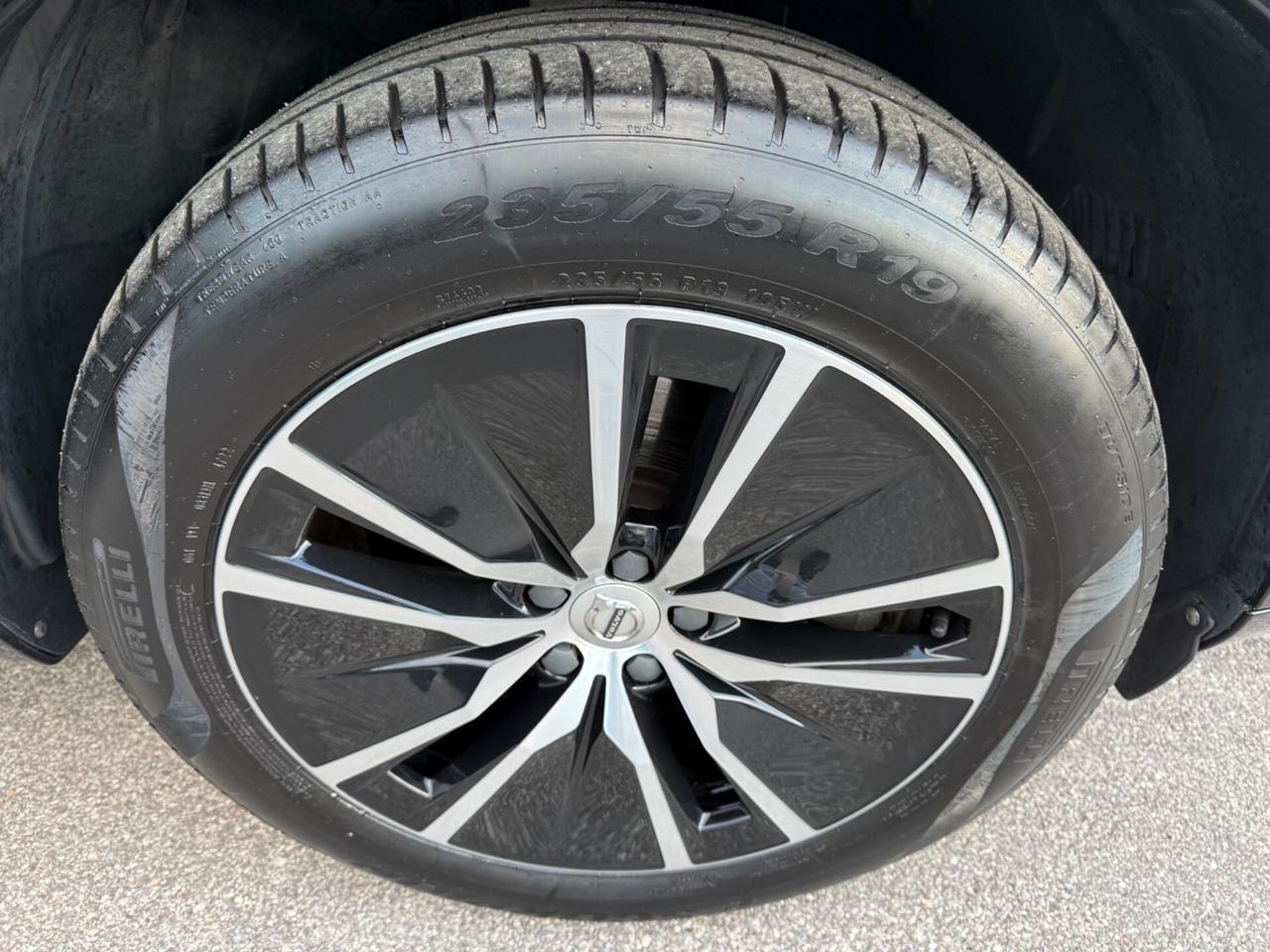 Volvo XC 90 B5 AWD Geartronic 7 posti Momentum Pro