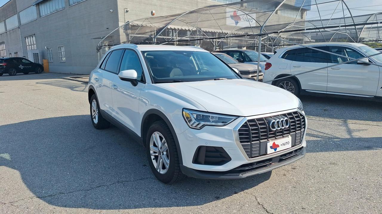 Audi Q3 45 TFSI e S tronic Business 150cv benzina + 116cv elettrici