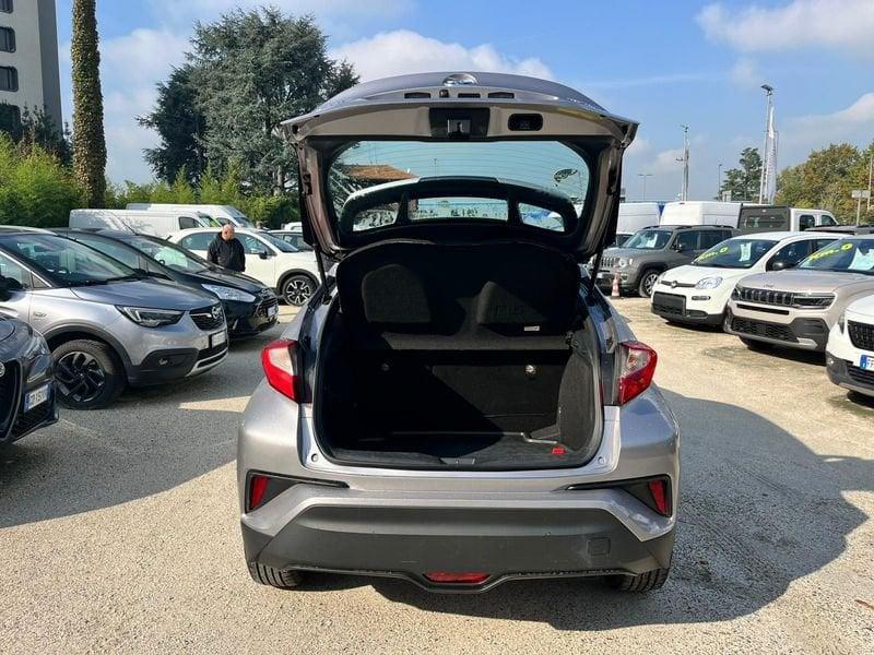 Toyota C-HR 1.8 Hybrid E-CVT Dynamic