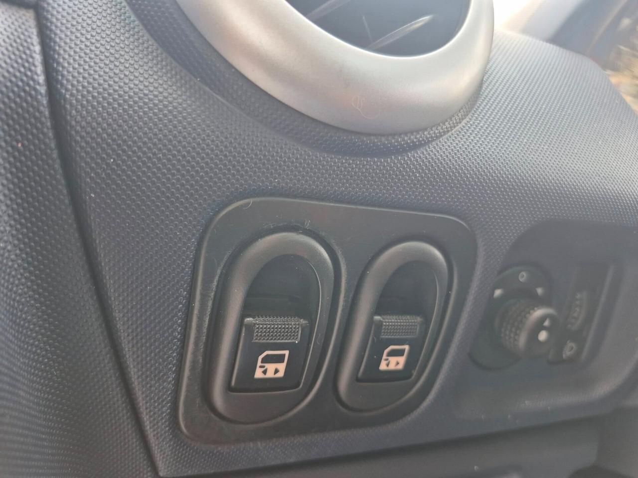 Peugeot 1007 1.4 HDi 68 CV OK NEOP.