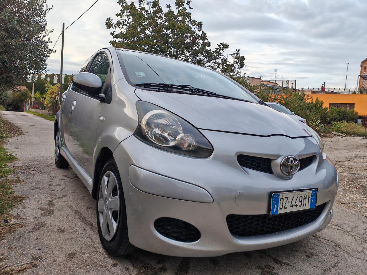 Toyota Aygo FRIZIONE FATTA OGGI UNA BAMBOLA