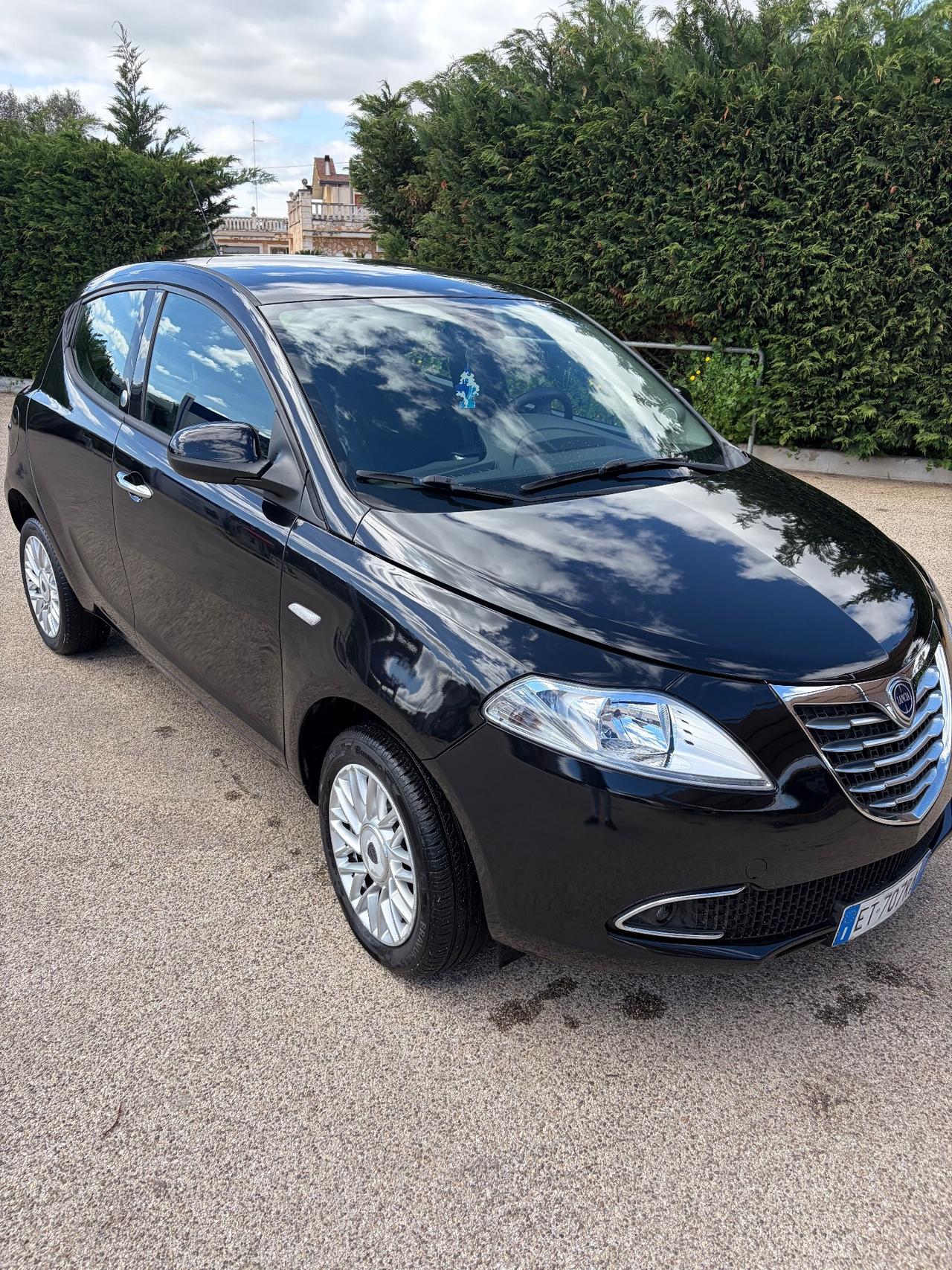 Lancia Ypsilon 0.9 TwinAir 85 CV 5 porte Metano Ecochic Gold