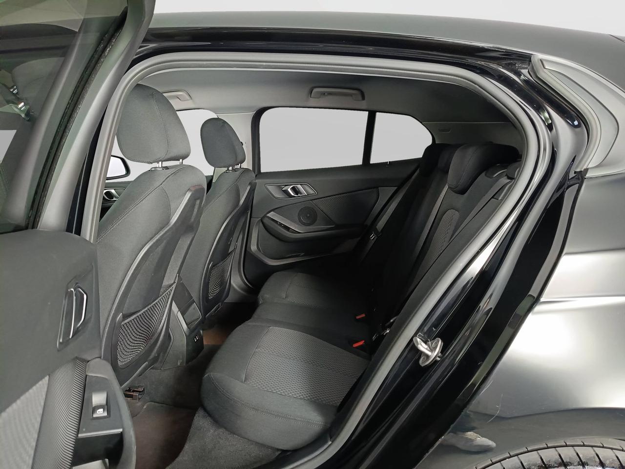 BMW Serie 1 F40 - 118d Advantage auto