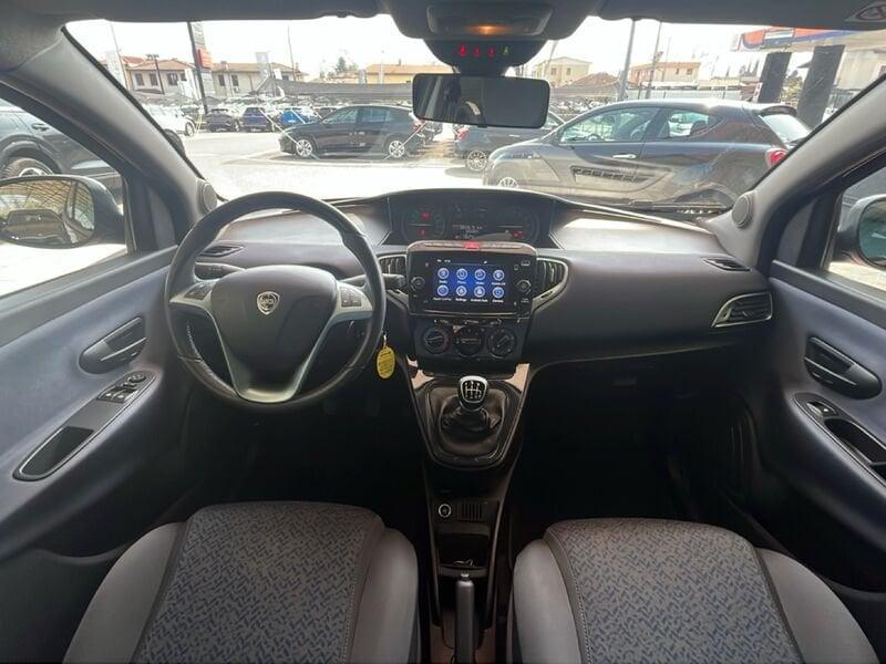 Lancia Ypsilon Ypsilon 1.0 FireFly 70cv Hybrid Silver