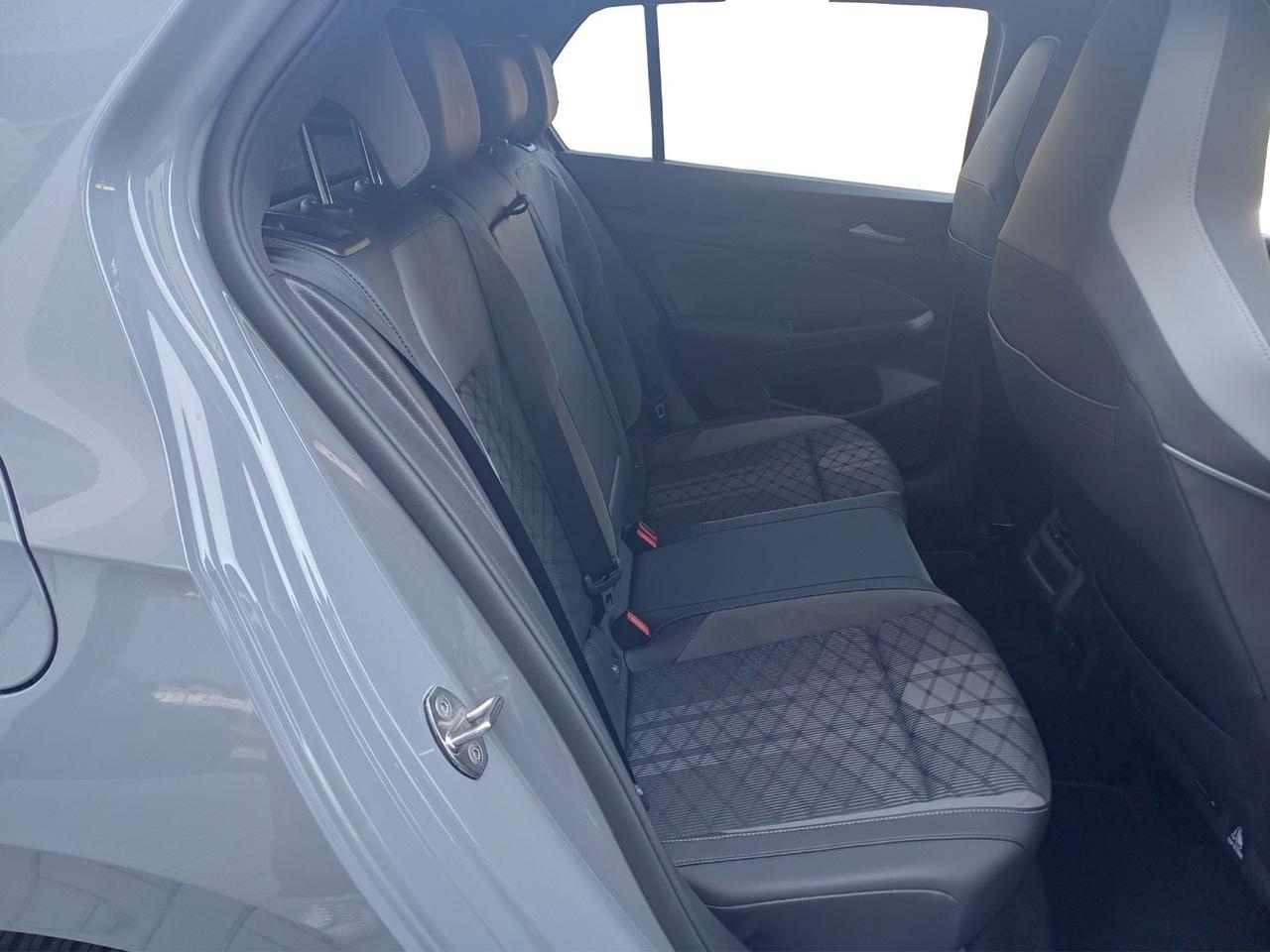 Volkswagen Golf 1.5 etsi evo r-line 150cv dsg