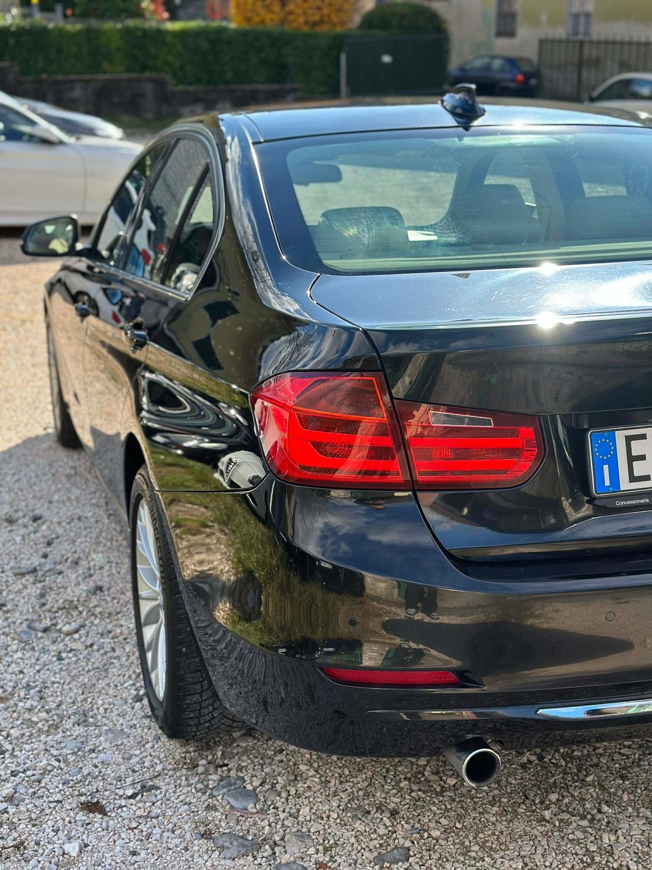 Bmw 320d xDRIVE LUXURY KMCERT UNICOPR KMCERT