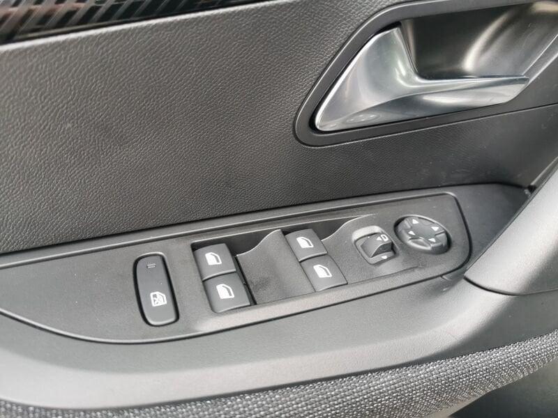 Peugeot 2008 PureTech 100 S&S Style