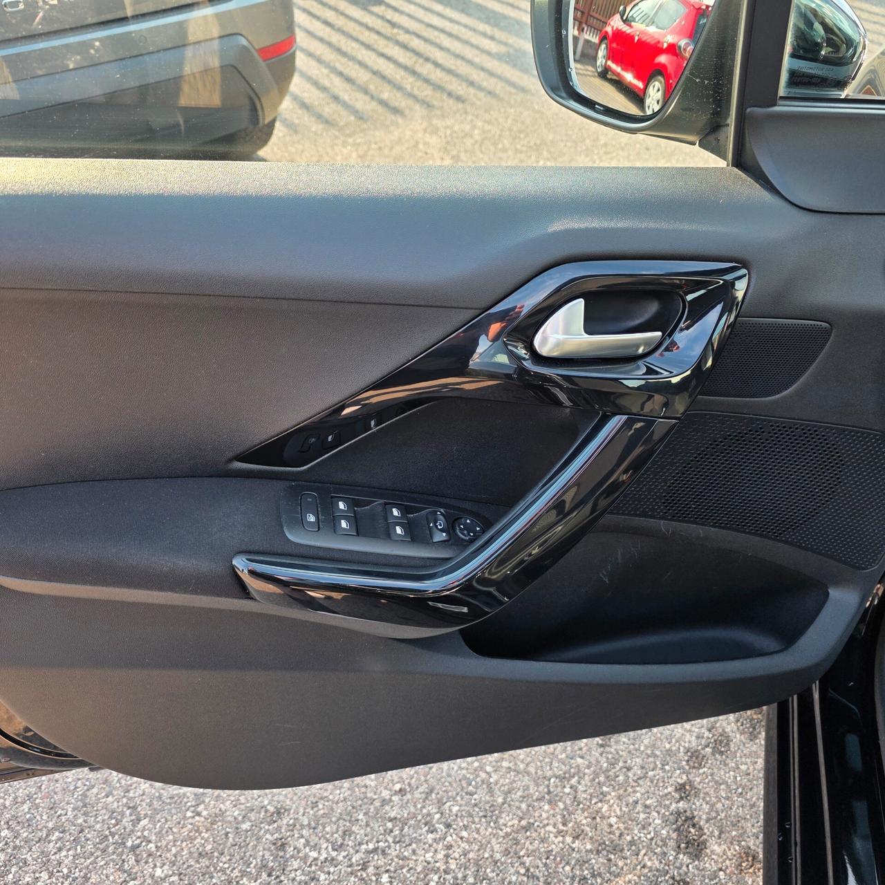 Peugeot 208 1.6 HDi 100 CV 5 porte GT Line Neopatentati ok -VEDI BENE FOTO-
