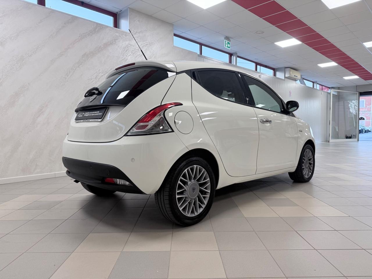Lancia Ypsilon 1.2 69 CV 5P. Platinum