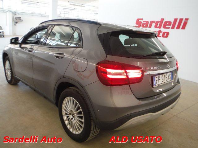 MERCEDES-BENZ GLA 180 d Business.