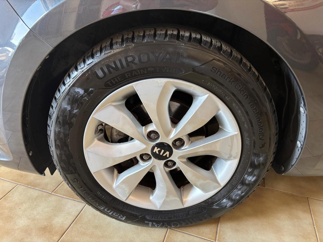 KIA RIO ANNO 2015 BZ 1.2 ADATTA NEOPATENTATI KM 130 MILA