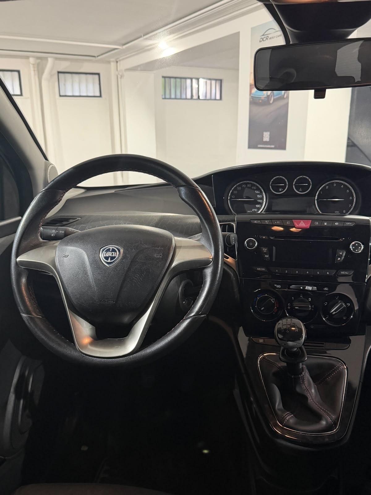 Lancia Ypsilon 0.9 TwinAir 85 CV 5 porte Metano Ecochic Elle