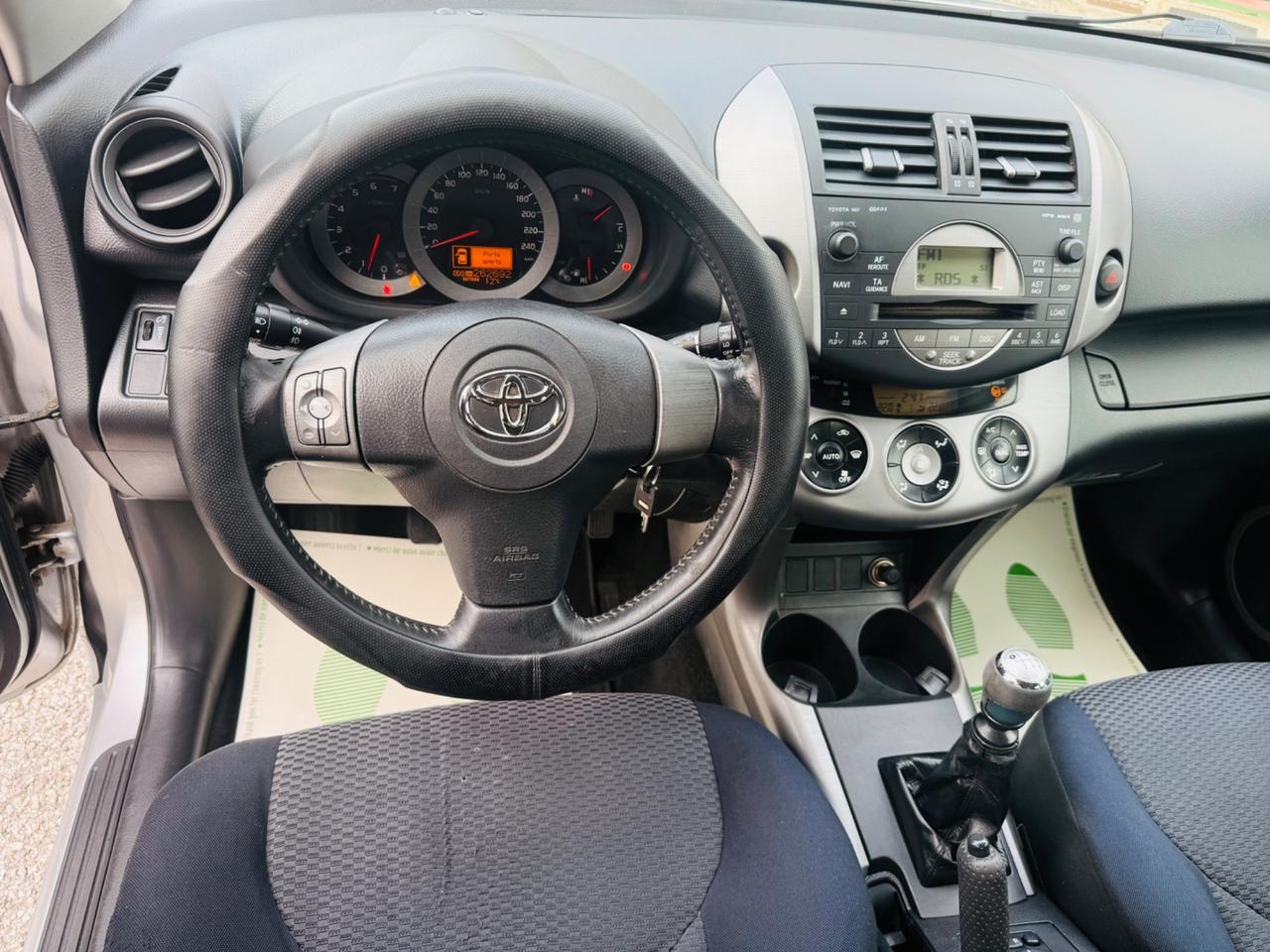 Toyota RAV 4 2.2 D-4D Gancio traino estraibile