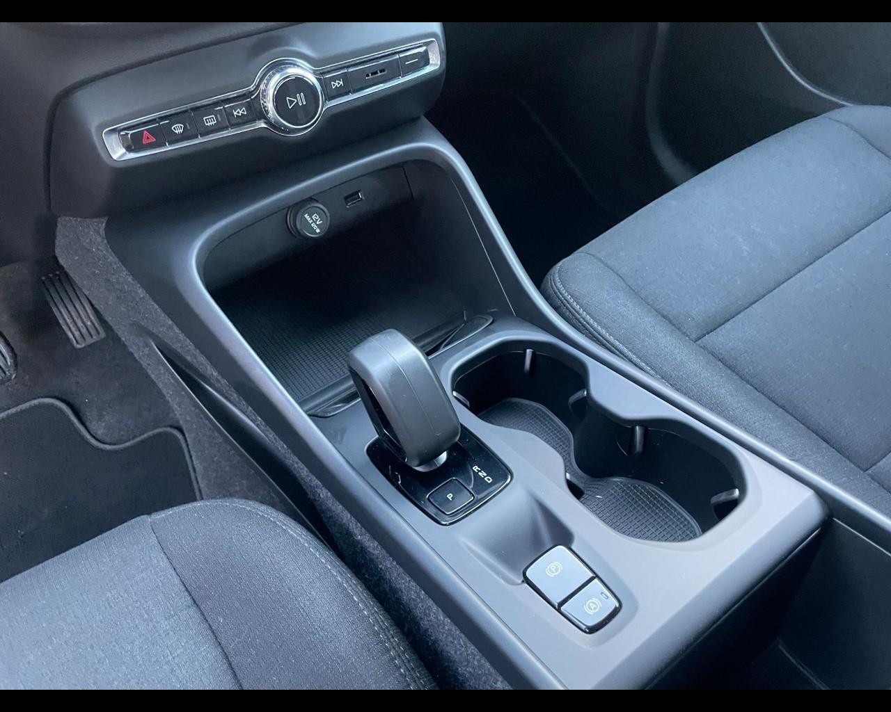 VOLVO XC40 (2017-->) - XC40 T2 automatico Essential