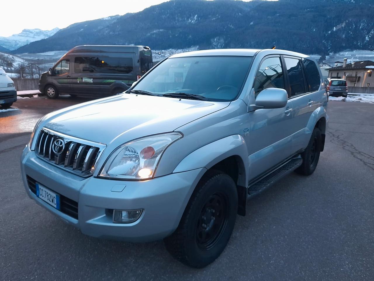 Toyota Land Cruiser 8 POSTI 3.0 D-4D 5p. aut. Wagon