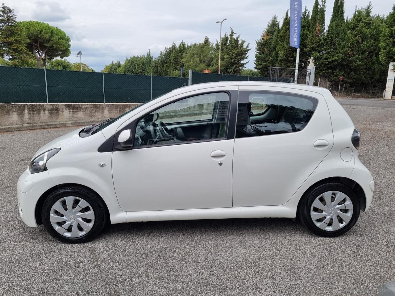 TOYOTA Aygo 1.0 12V VVT-i 5p. Lounge MMT