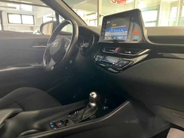 TOYOTA C-HR 1.8 Hybrid E-CVT Business