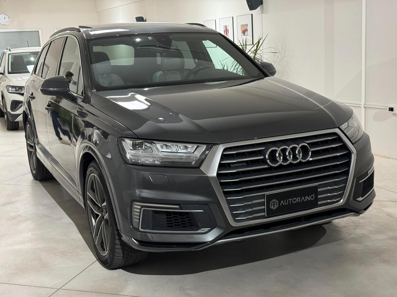 Audi Q7 e-tron 3.0 TDI quattro tiptronic Business Plus