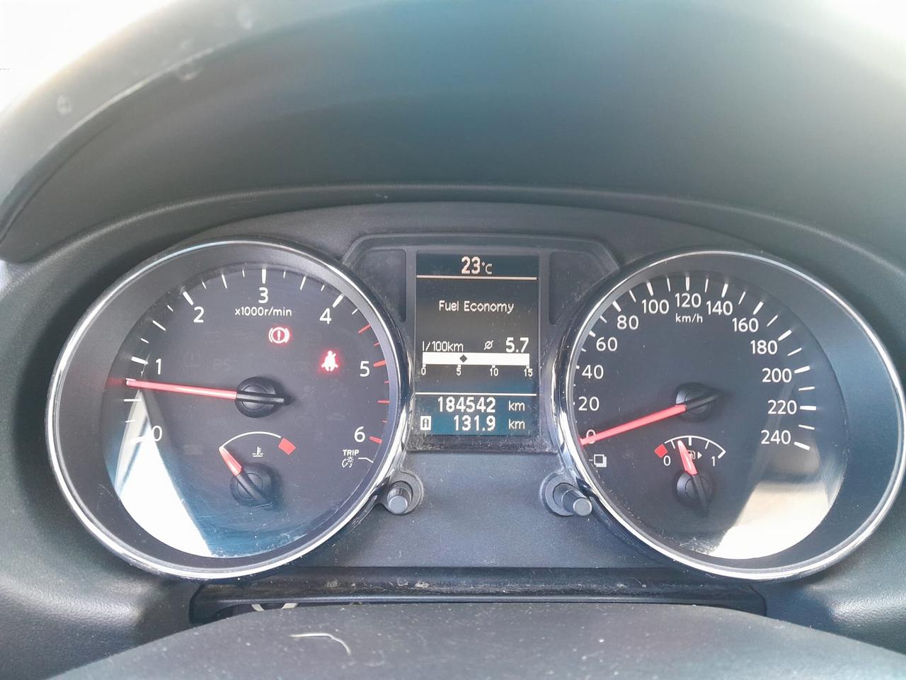 Nissan Qashqai 2.0 dCi n-tec 7 posti