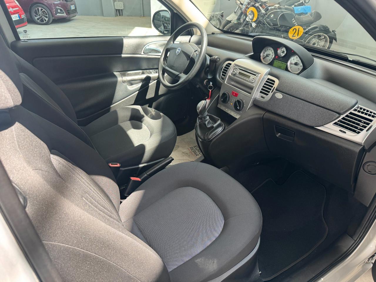 Lancia Ypsilon 1.2 69 CV Unyca