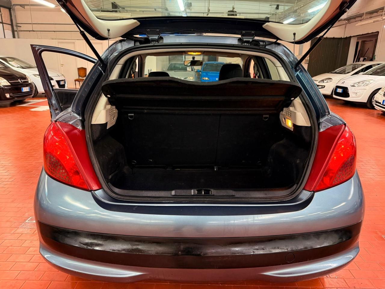 Peugeot 207 1.4 HDi 70CV 5p. Ok Neopatentati