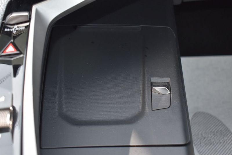 Peugeot 3008 Hybrid 145 Allure e-DCS 6