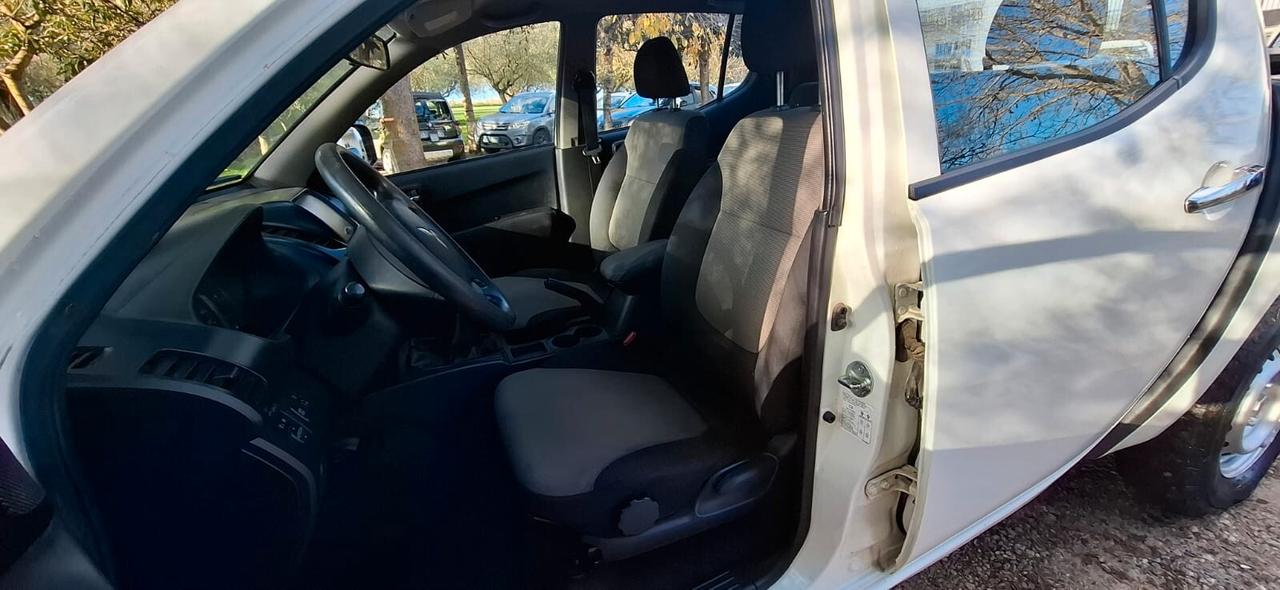 Mitsubishi L200 2.4 DI-D/154CV Club Cab Inform