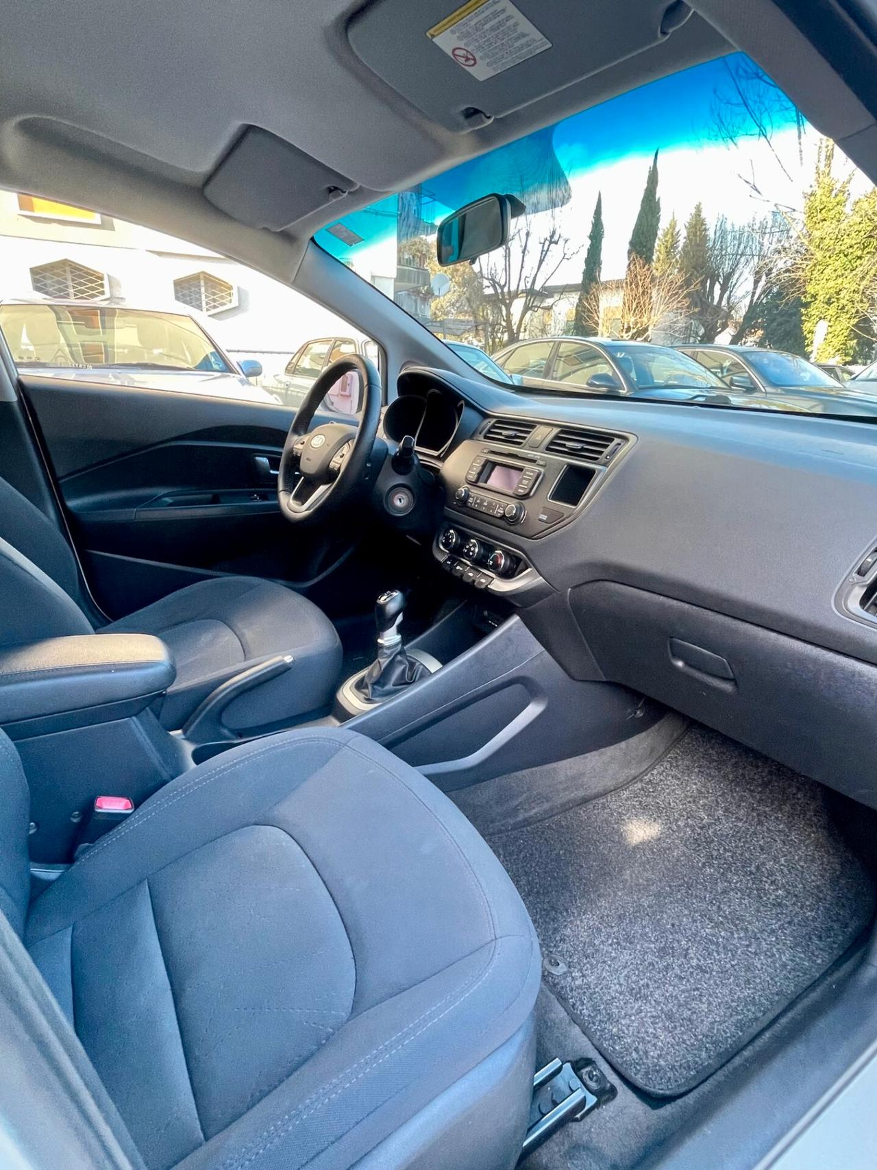 Kia Rio 1.4 CRDi Tagliandata NEOPATENTATI