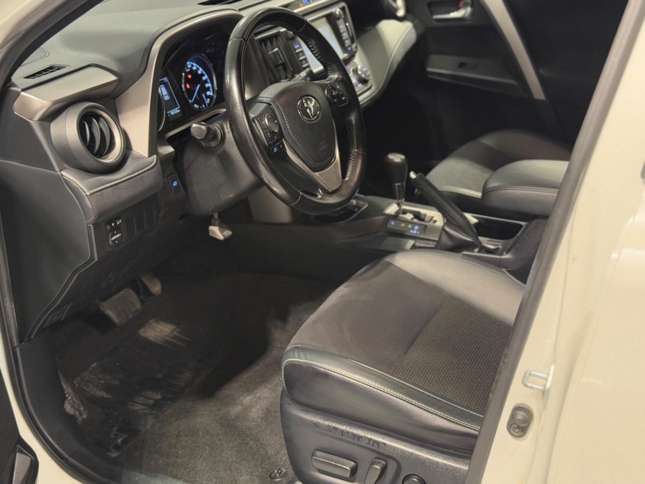 Toyota RAV 4 2.5 Hybrid 2WD Active