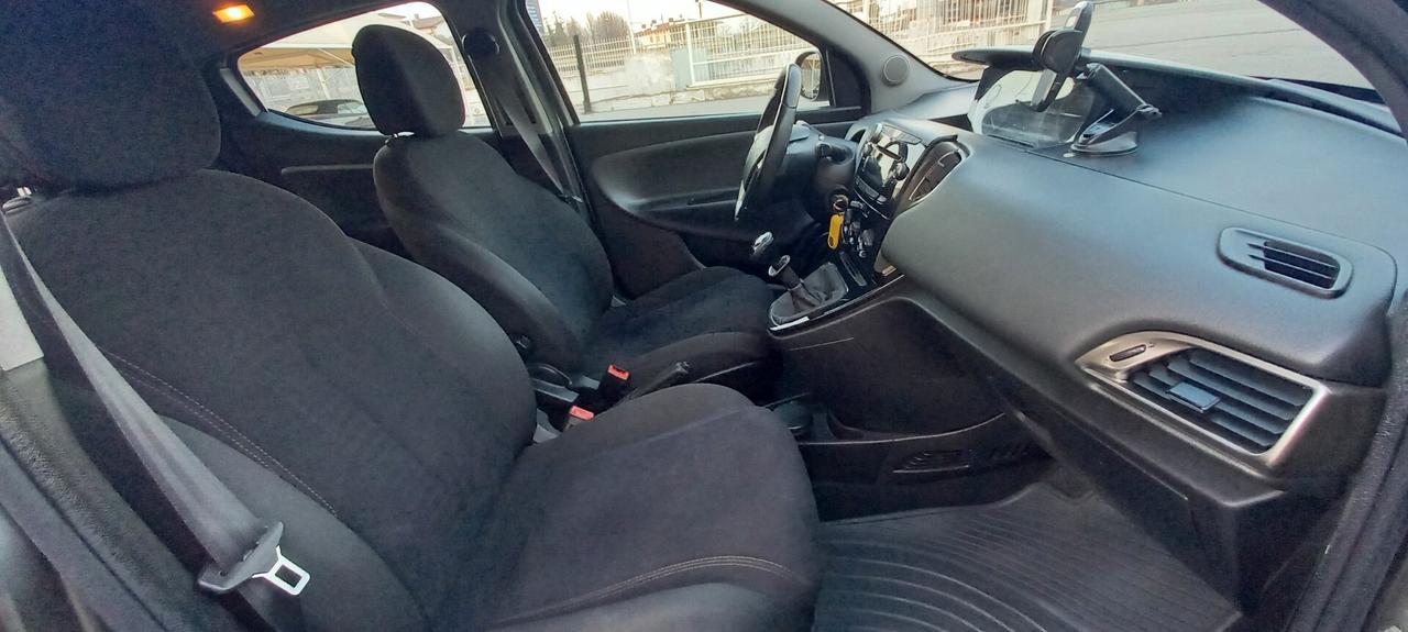 Lancia Ypsilon Benzina cc. 1.242 - 5 Porte 5 Posti UTILIZZABILE ANCHE PER I NEOPATENTATI.