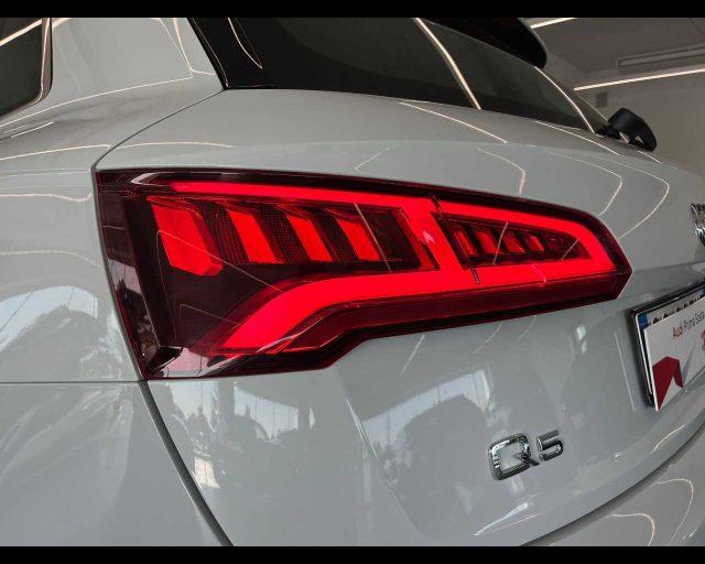 AUDI Q5 35 TDI quattro S tronic Business Design