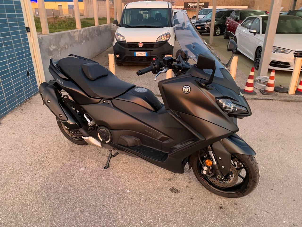 yamaha t-max 560 black uniprò