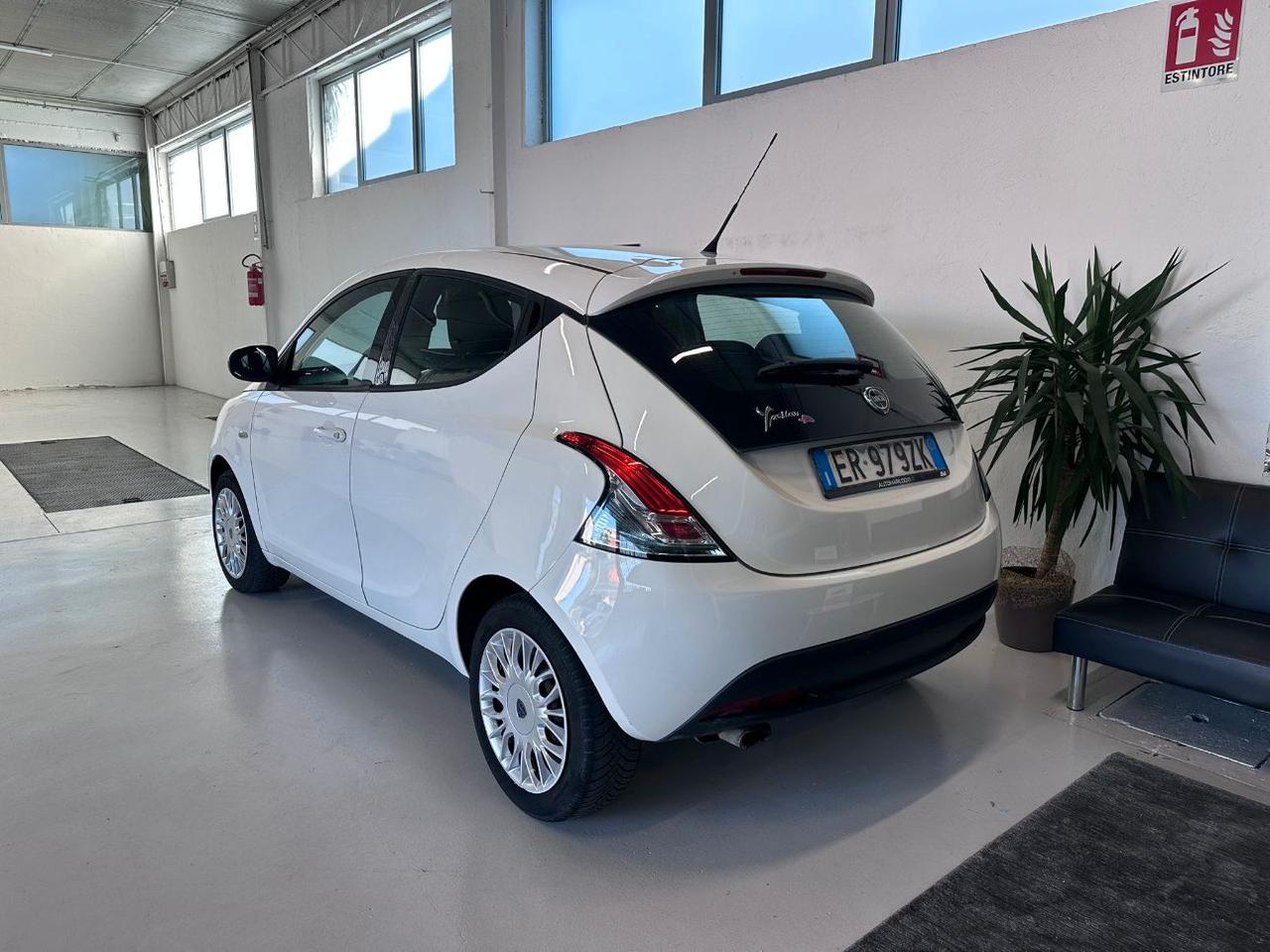 Lancia Ypsilon 5 Porte Ypsilon 1.2 8v Silver 69cv