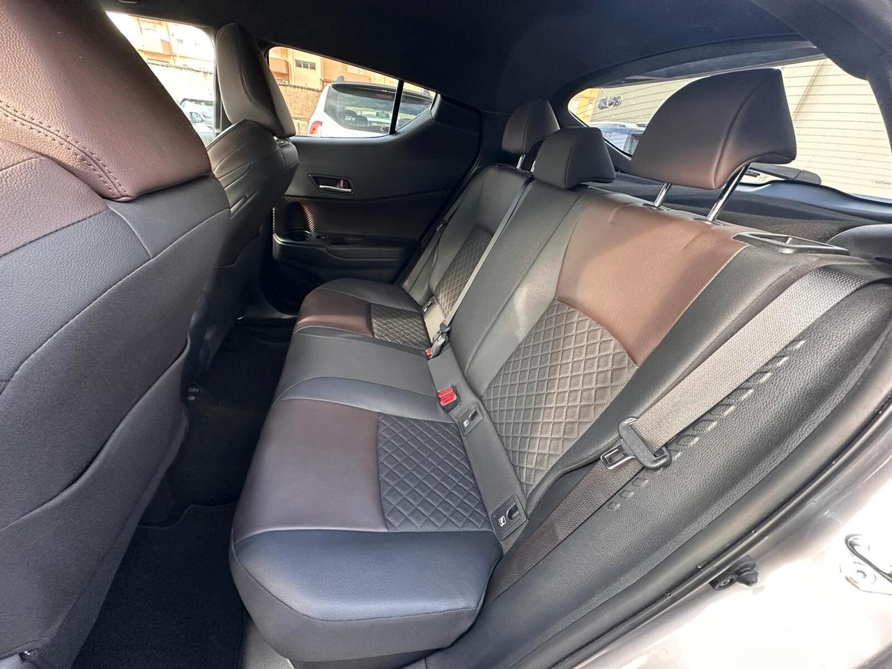 Toyota C-HR 1.8 Hybrid E-CVT Lounge