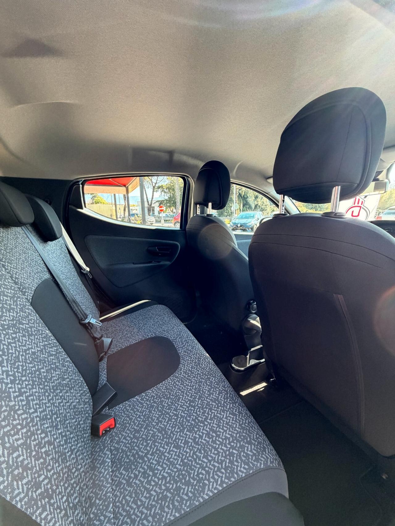 Lancia Ypsilon 1.0 FireFly 5 porte S&S Hybrid Silver