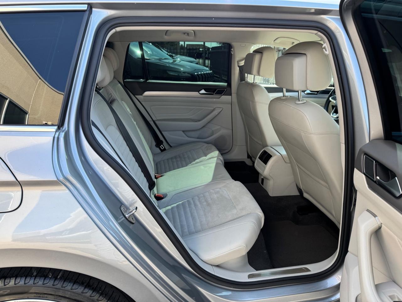 Volkswagen Passat Variant 2.0 TDI SCR EVO DSG Executive R-Line EURO6D TEMP