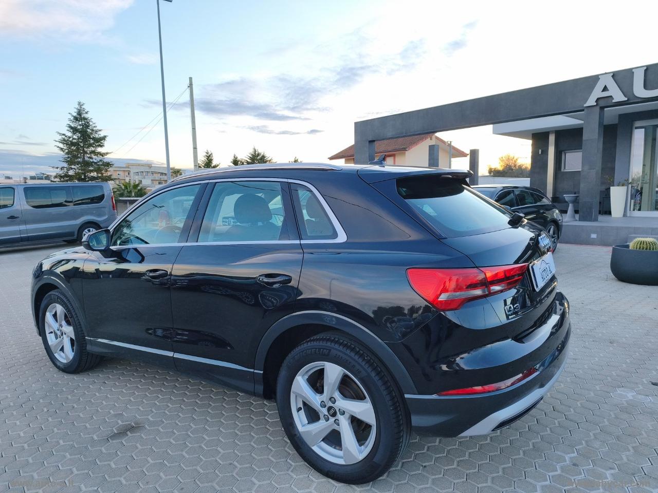 AUDI Q3 35 TDI S tronic Business Advanced