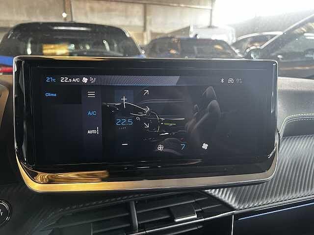 Peugeot 208 1.2 Hybrid 100cv E-DCS6 GT + NAVI KM ZERO