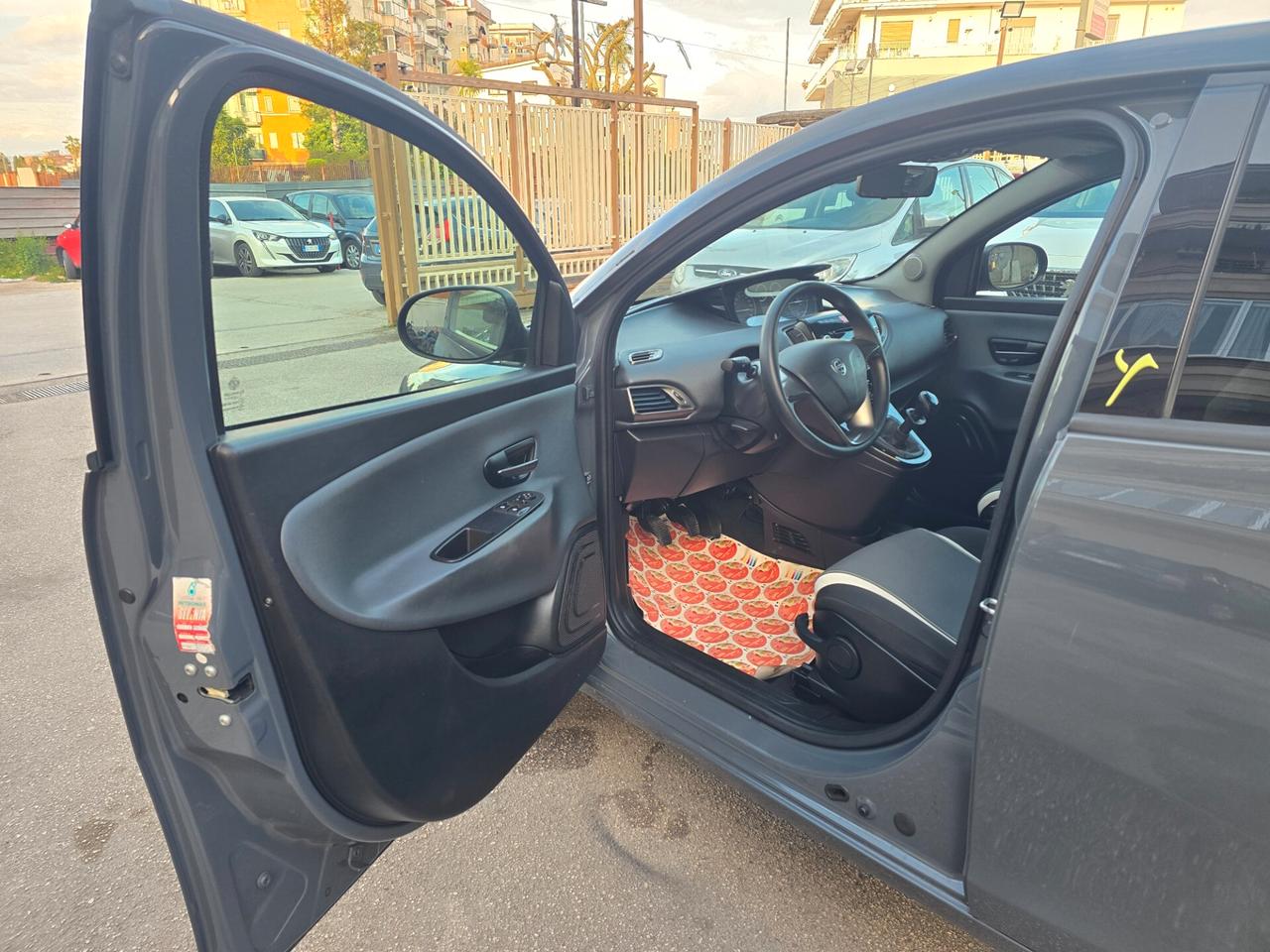 Lancia Ypsilon 0.9 TwinAir 85 CV 5 porte Metano Ecochic Elefantino