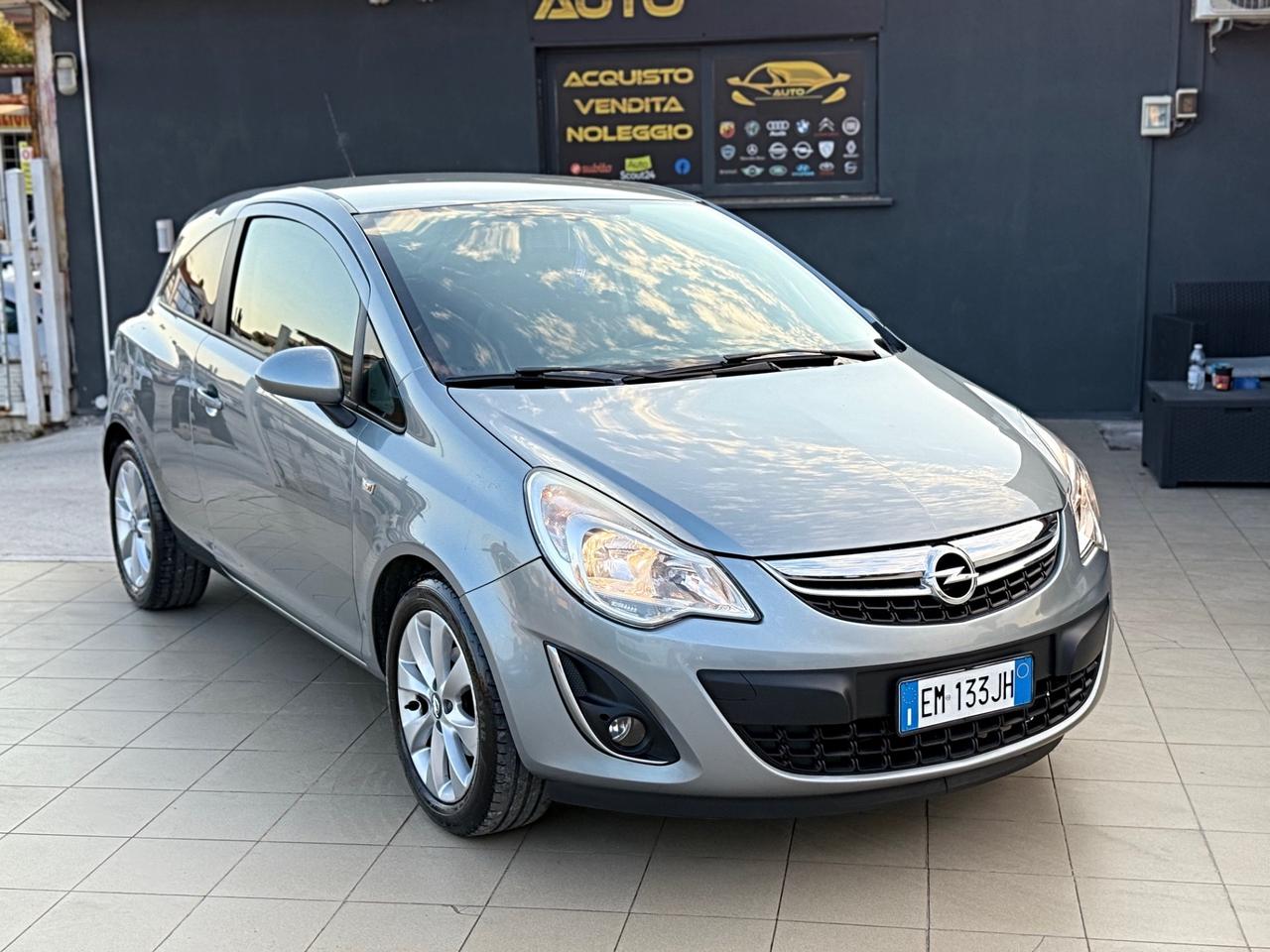 Opel Corsa 1.2 85CV 5 porte GPL-TECH One Garanzia 12 Mesi