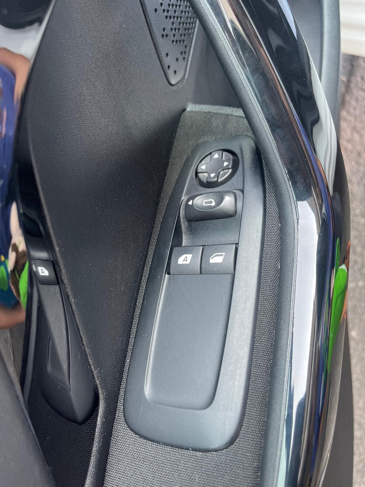 Peugeot 208 PureTech 82 5 porte Allure