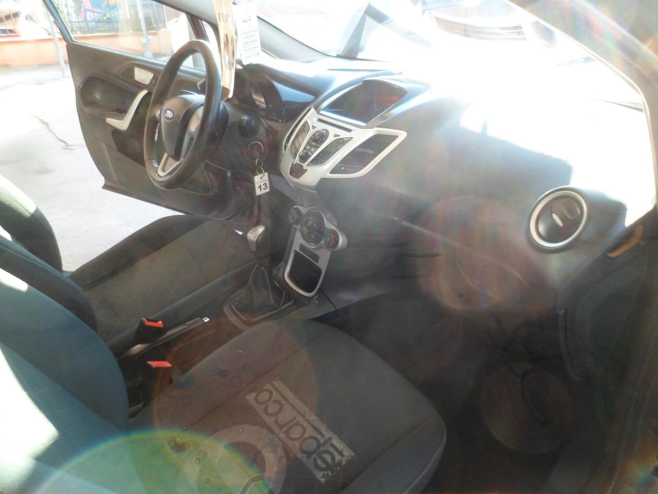 Ford Fiesta 1.4 TDCi 70CV 5 porte full 12