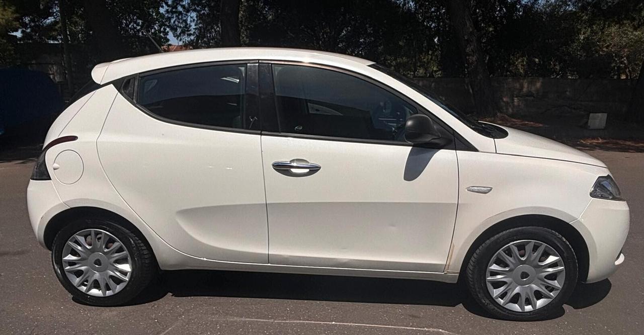 Lancia Ypsilon 1.2 69 CV 5 porte GPL Ecochic Silver
