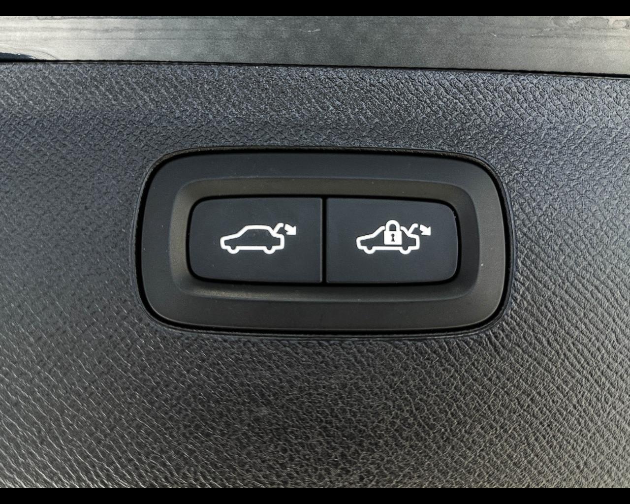 VOLVO XC90 (2014-->) - XC90 B5 (d) AWD automatico 7 posti Plus Bright